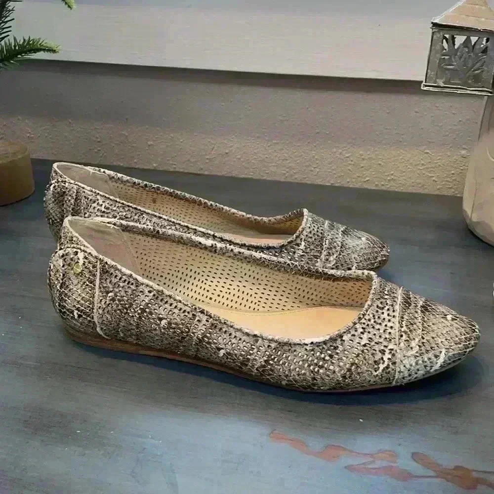 VINCE CAMUTO Women’s Flats - Picture 6 of 8